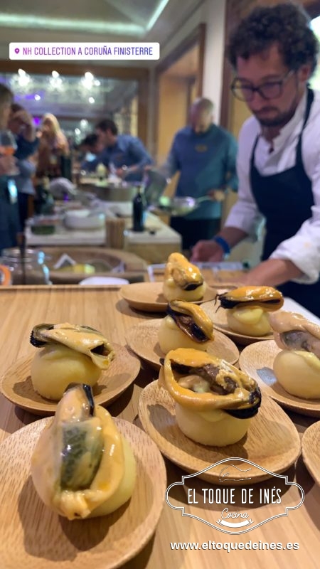 Llegan los aperitivos, hechos por tres cracks de la cocina; Tito Fernández, Gerson Iglesias y Pedro Lalo...increible verles hacerlo allí delante nuestra, una exquisitez en cada bocado.
