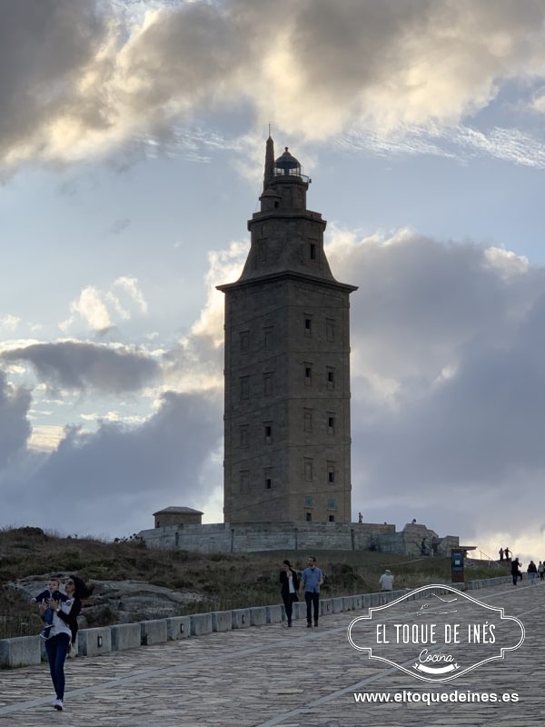 A las 9:30 de vuelta en el centro de la ciudad, la tarde se termina para mi minichef y para mi porque no aguantaba el dolor de espalda y una migraña decidió acompañarlo, así que de vuelta a nuestro hotel el Meliá María Pita.