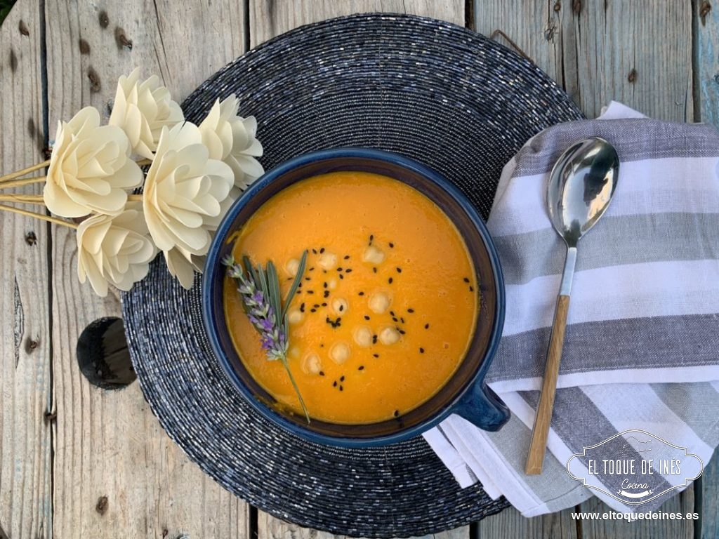 Crema de garbanzos y zanahoria al curry 