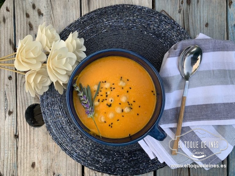 Crema de garbanzos y zanahoria al curry