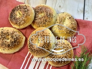 Dejamos enfriar sobre una rejilla.