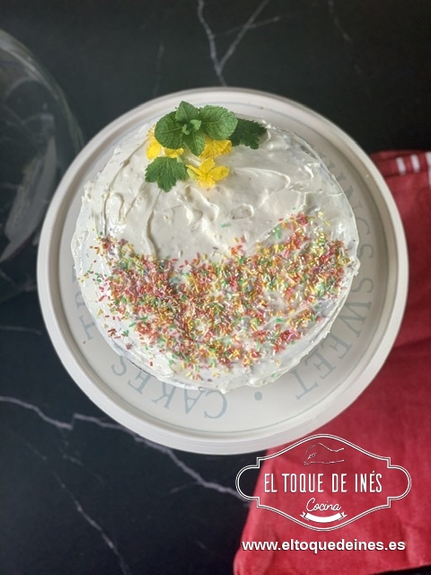 Repartimos por encima y los laterales el resto de glaseado.