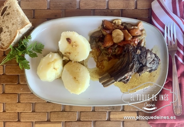 Nosotros casi siempre hacemos unas patatas cocidas, pero eso es a vuestra elección.