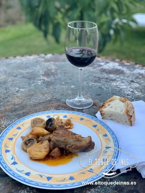 Incorporamos las patatas al guiso y lo dejáis unos 15 minutos más.