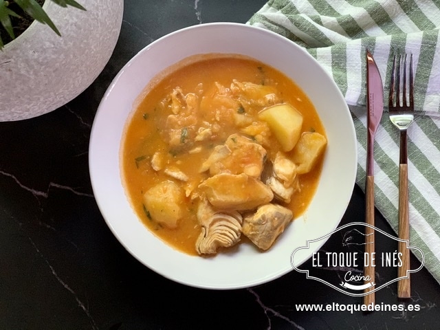 Solo queda picar un poco de perejil y dejar que repose en la olla unos 5 minutos.