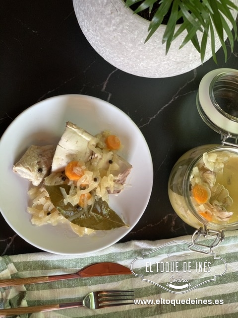 Conservar en el frigorífico, mejor esperar 24 h para comenzar a consumir porque estará más bueno.