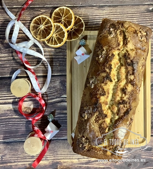 Retiramos y dejamos enfriar sobre una rejilla antes de desmoldarlo.