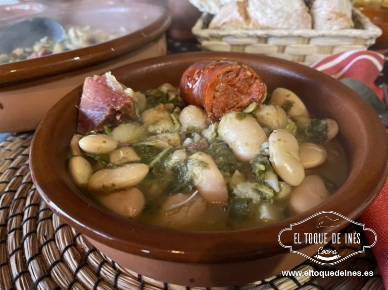 Solo queda servirlo y disfrutar de este rico y contundente plato.