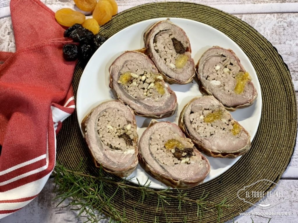 Rollo de ternera relleno de carne y frutos secos