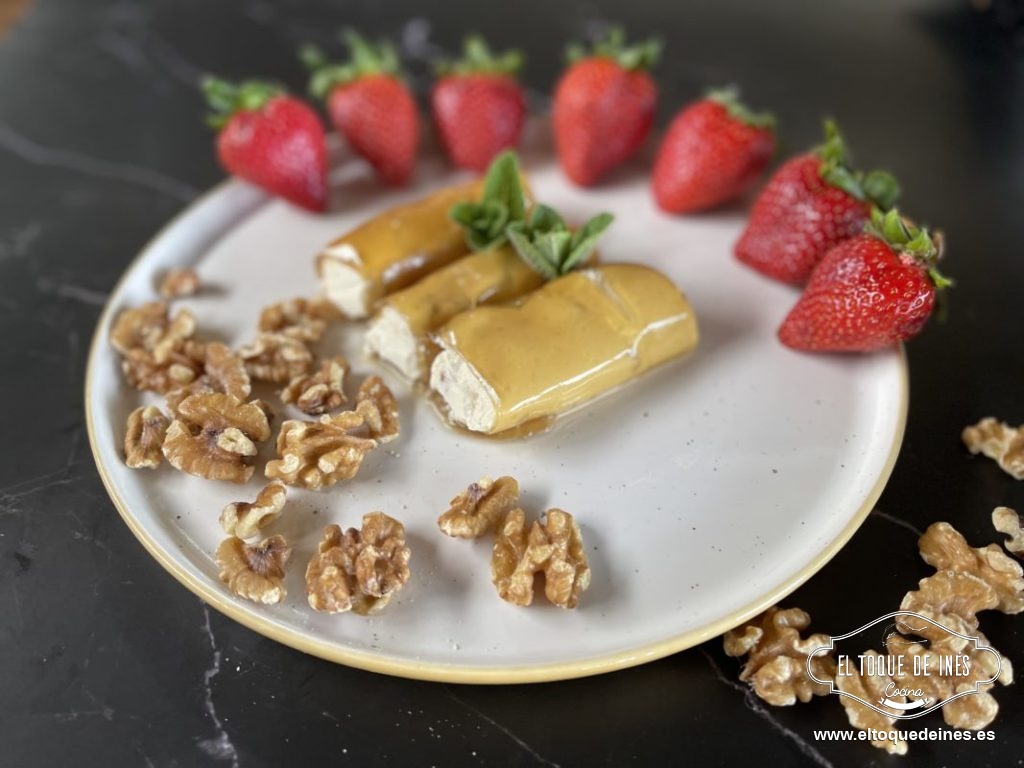 Canelón de miel relleno de requesón y nueces