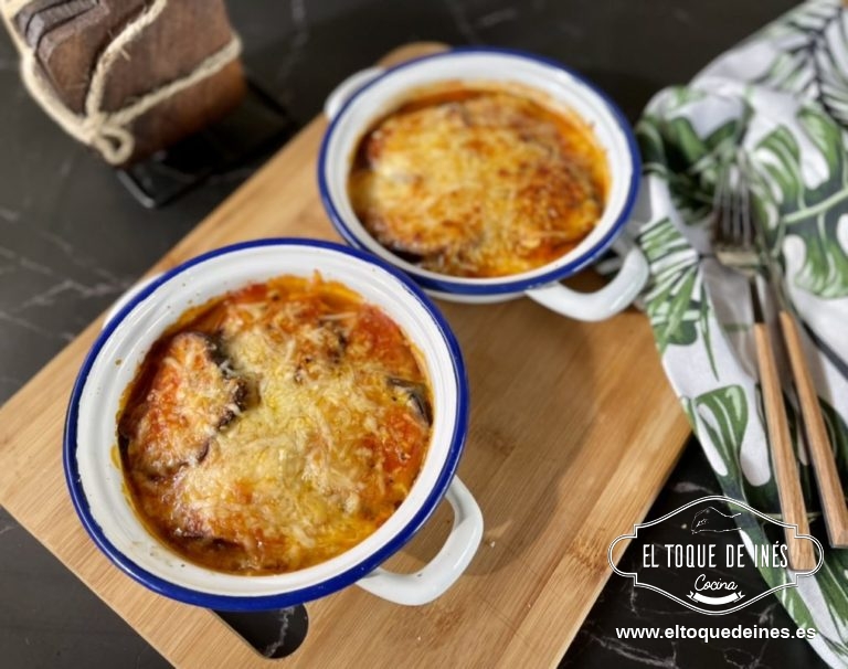 Metemos al horno durante 15 minutos a 180º y luego gratinamos 2-3 minutos a 250º.