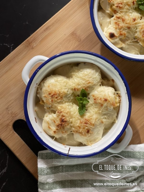 Gratinamos en el horno previamente precalentado durante unos 3-4 minutos; depende un poco de cada horno.