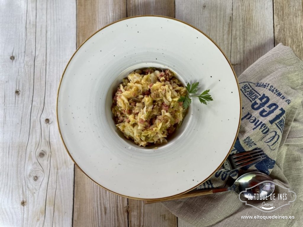 Repollo salteado con jamón