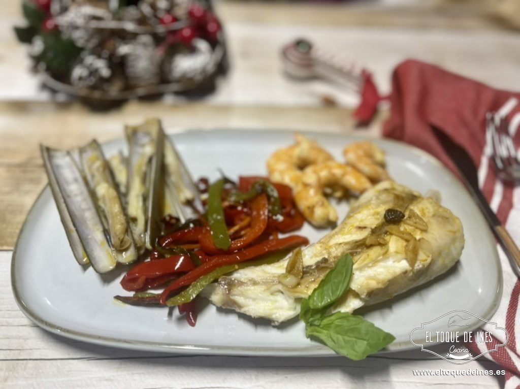 Rape con verduras salteadas, navajas y langostinos