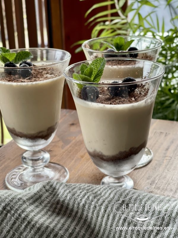Postre de avellanas con galletas de chocolate