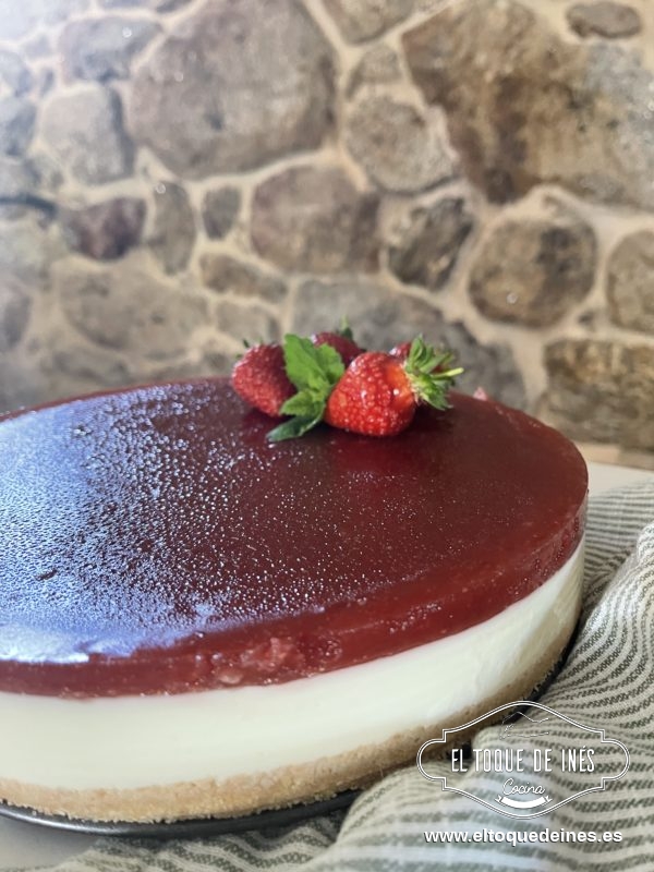 Vertemos sobre la tarta y volvemos a dejar enfriar, lo mejor de un día para otro. 