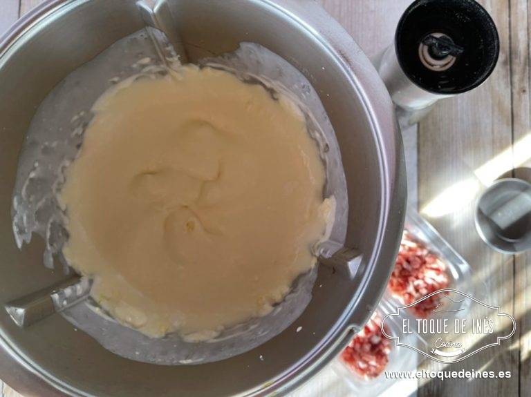 Sacamos y retiramos los garbanzos.