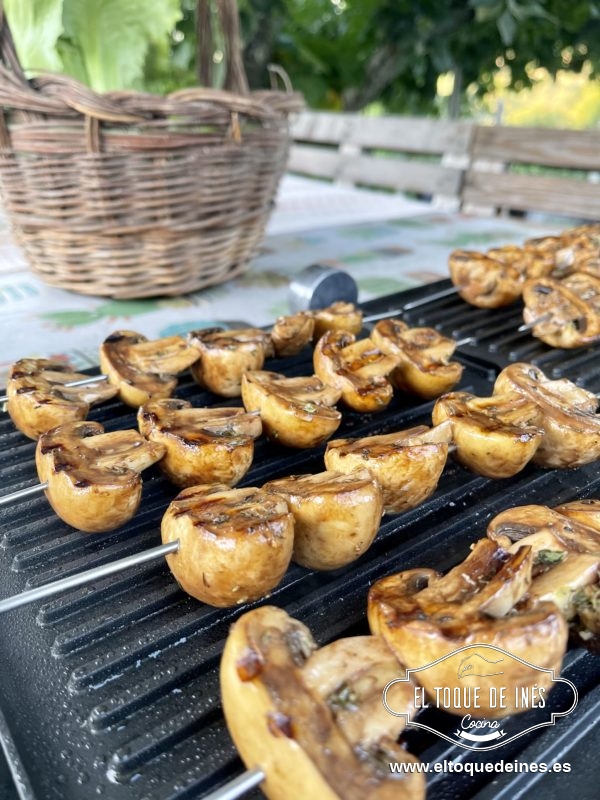 Podéis hacer las brochetas al horno también, unos 20-25 minutos a 200º C.