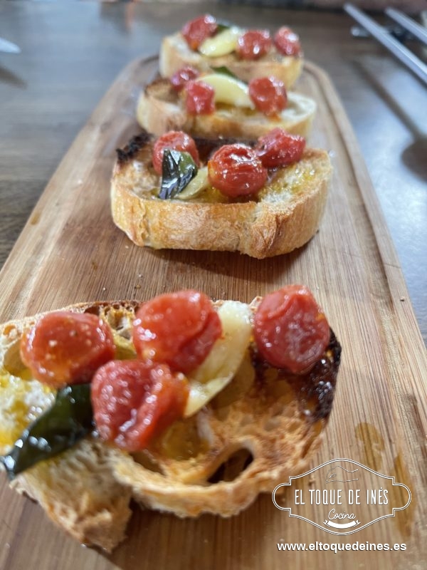 Tomates y ajos confitados