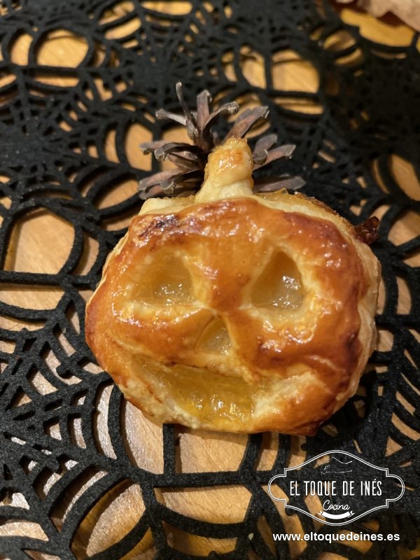 Podeis hacer las figuras que más os gusten, y si no os gusta el cacao podéis poner mermelada, nosotros a la calabaza le pusimos mermelada de melocotón y quedó riquísima.