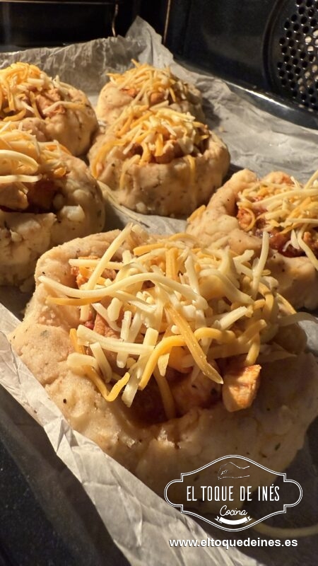 Por encima echamos queso parmesano o mozarella (si no tenéis parmesano) al gusto.