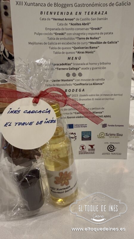 Y después del detalle personalizado que nos hizo Isabel, la organizadora de esta maravillosa Xuntanza, llegó a su fin este evento de unión de amigos, gastronomía, turismo y confraternización... por muchos años más !