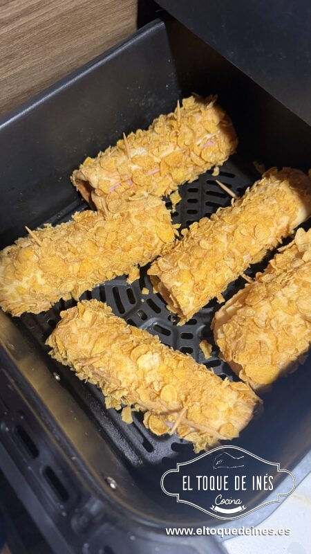 Metemos en Airfryer a 180º durante 10 minutos. ( si no tienes freidora de aire puedes hacerlos en el horno)