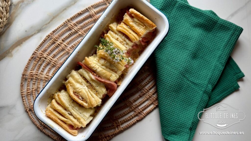 Milhojas de hojaldre con jamón y queso
